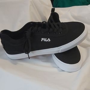 Mens Size 11 Fila Shoes